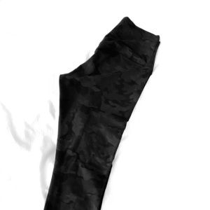 Lululemon Wunder Under crops